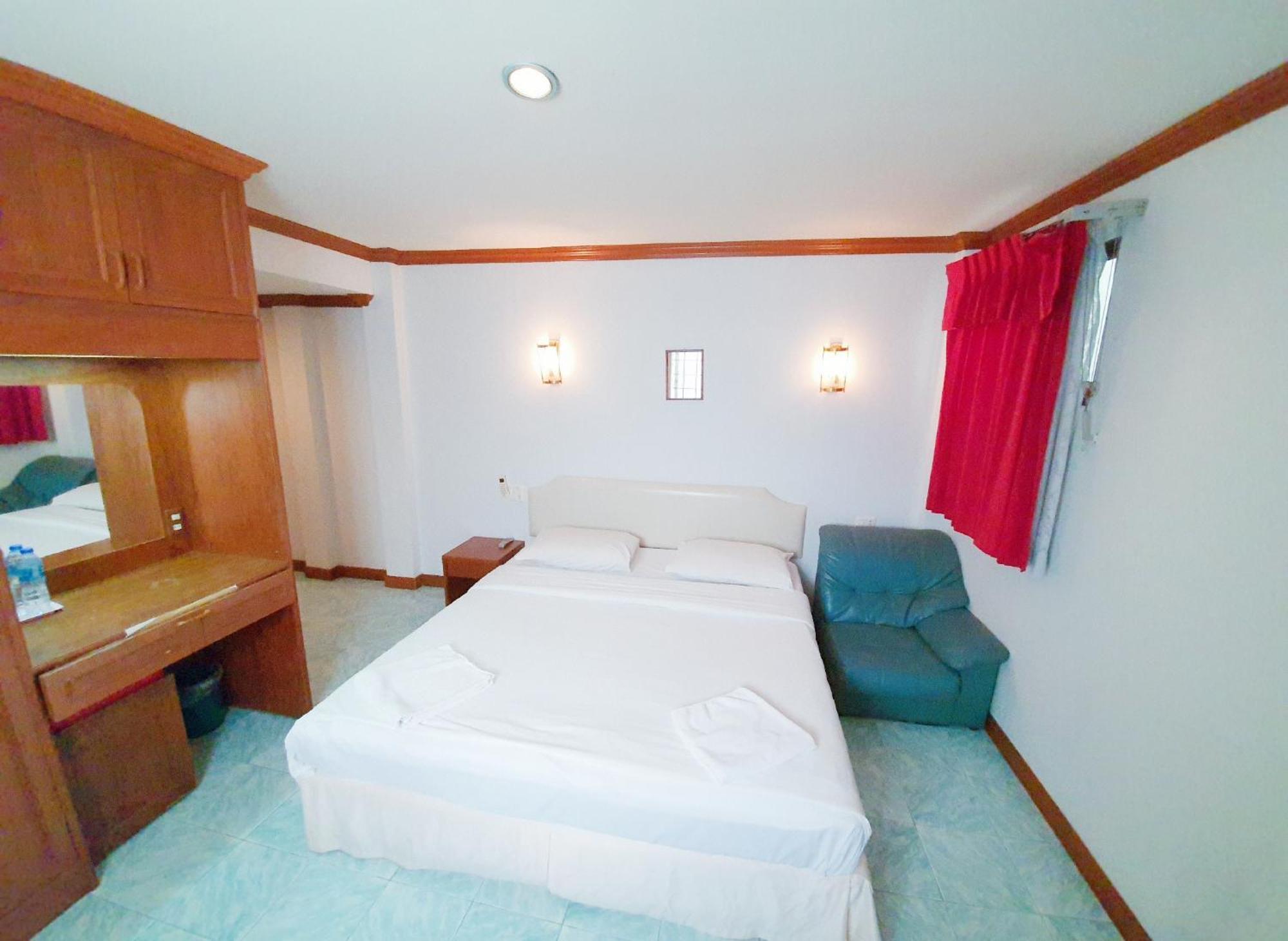 Break Point Hotel Patong Luaran gambar