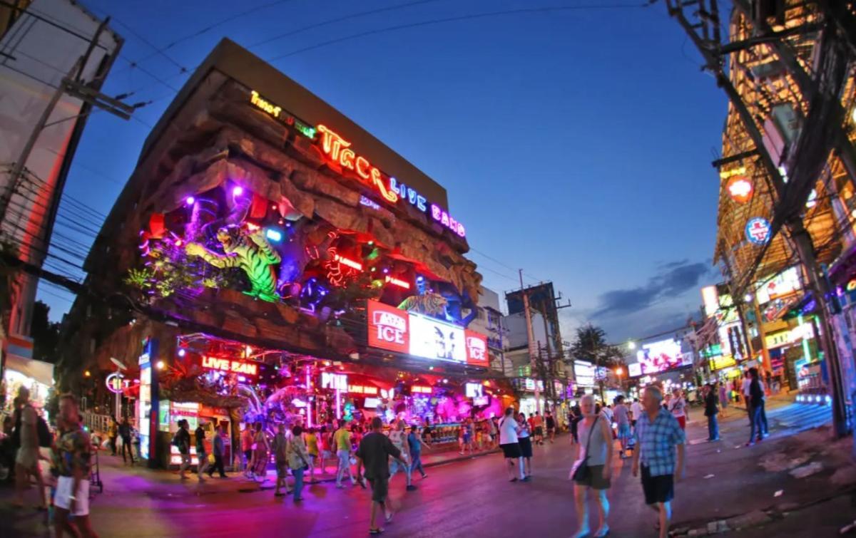 Break Point Hotel Patong Luaran gambar
